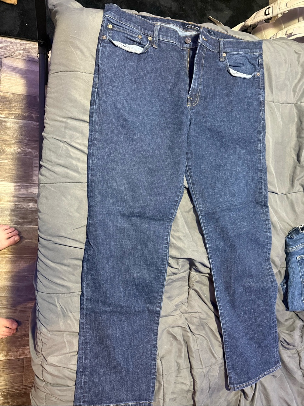 Lucky Brand 363 straight leg jeans